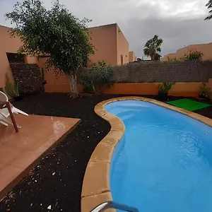 https://villa-jessita-pool.in-canary-islands.com